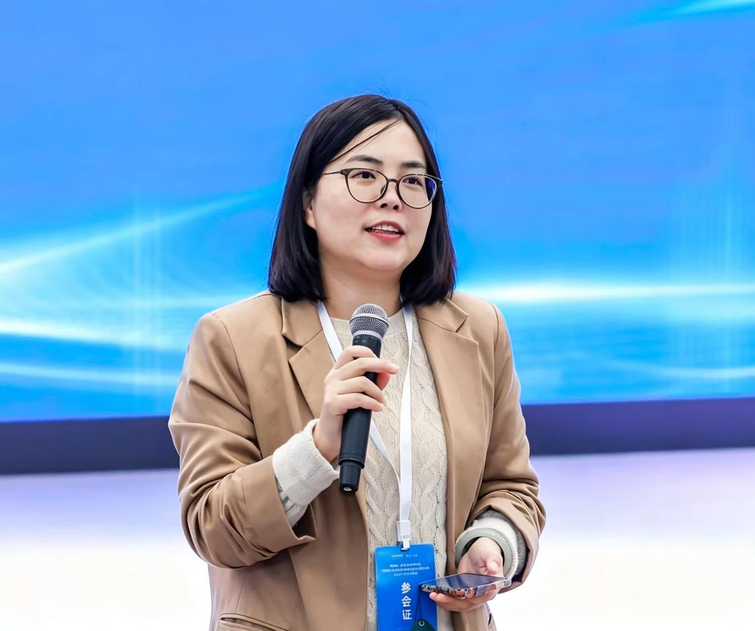 楼春芳  Chunfang Lou